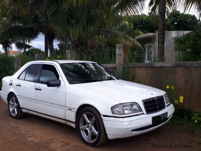 Used Mercedes-Benz C200 | 1995 C200 for sale | Le Hochet Mercedes-Benz ...