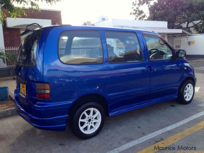 Nissan serena 1999