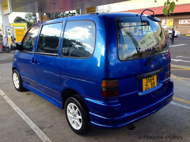 Nissan serena 1999