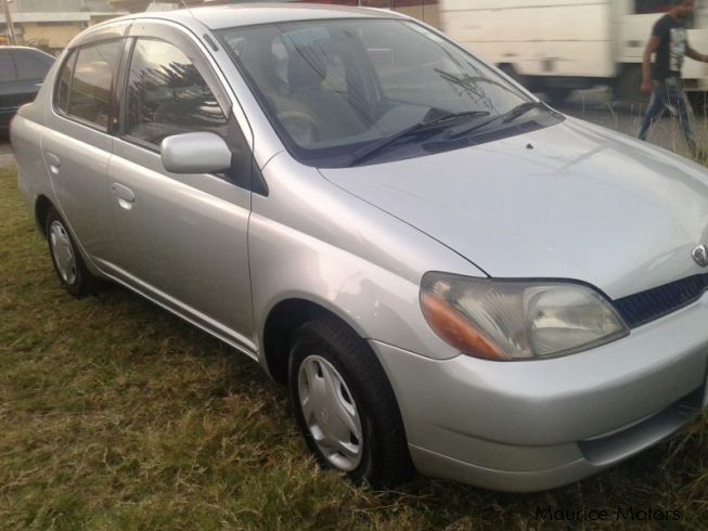 Toyota platz 1999