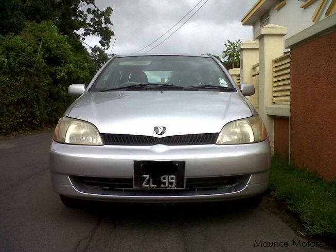 Toyota platz 1999