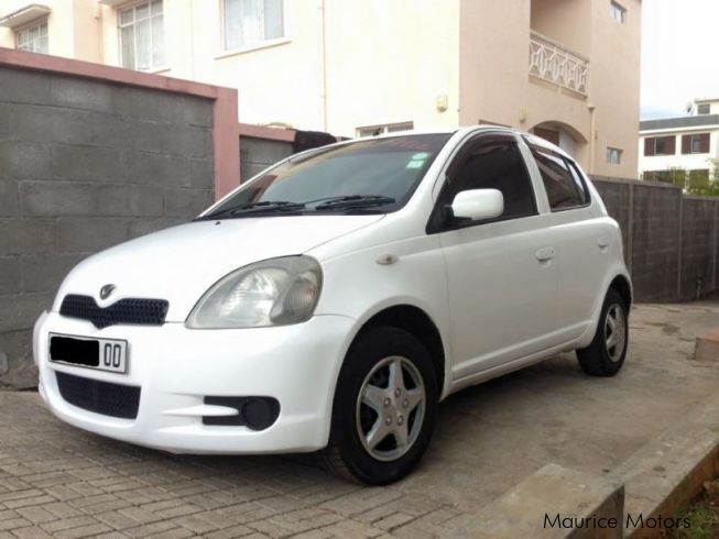 Toyota vitz 2000 года