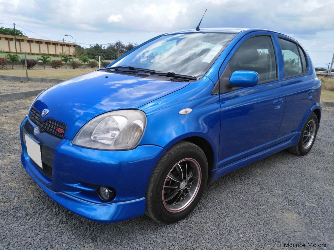 Toyota vitz 2001 года