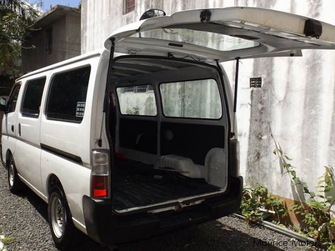 Nissan caravan 2002