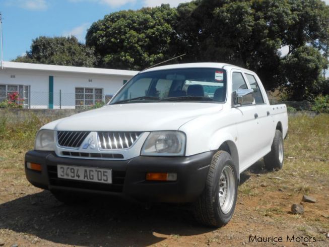 Used Mitsubishi L 200  2005 L 200 for sale  Quatre 