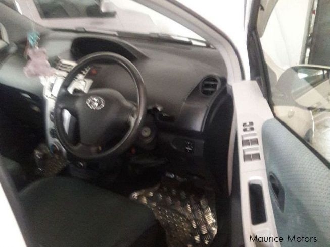 Used Toyota vitz  2005 vitz for sale  Quatre Bornes 