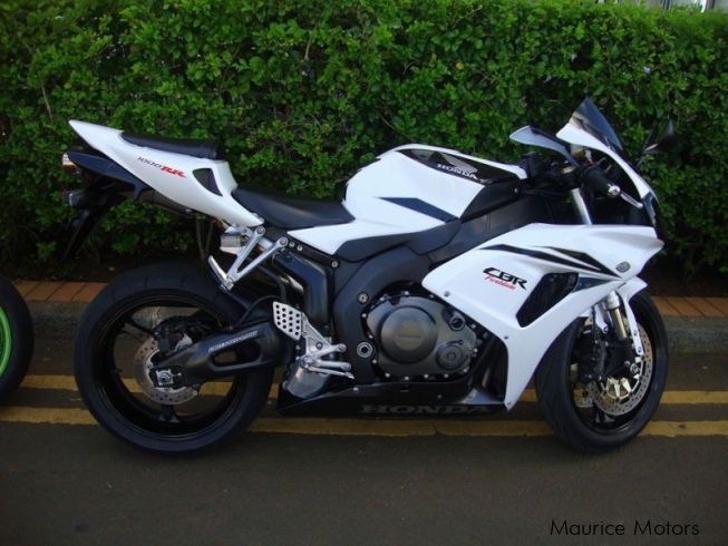 Honda cbr1000rr Fireblade Р±РµР»С‹Р№