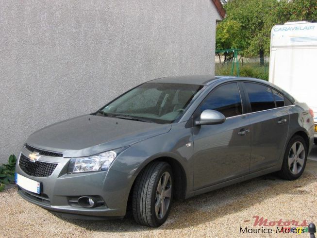 Chevrolet Cruze серый металлик