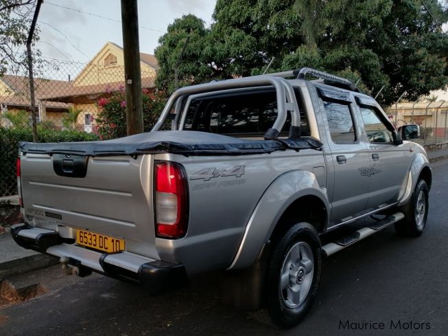 Nissan np300 2010