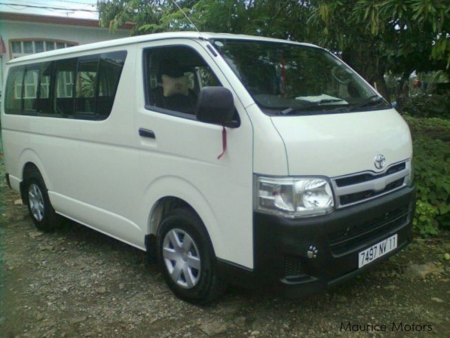 Тойота hiace 2011