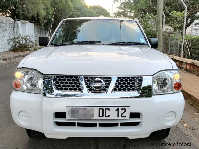 Nissan np300 2012