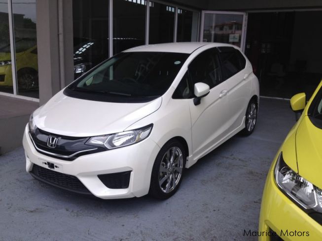 Used Honda FIT - PEARL WHITE  2013 FIT - PEARL WHITE for 