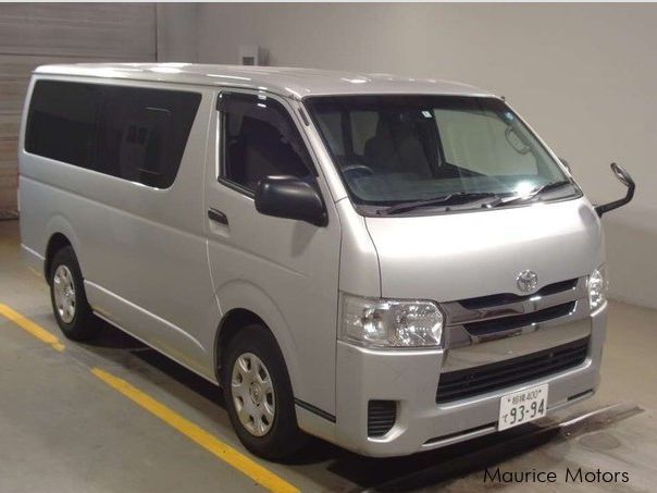 Toyota hiace 2015