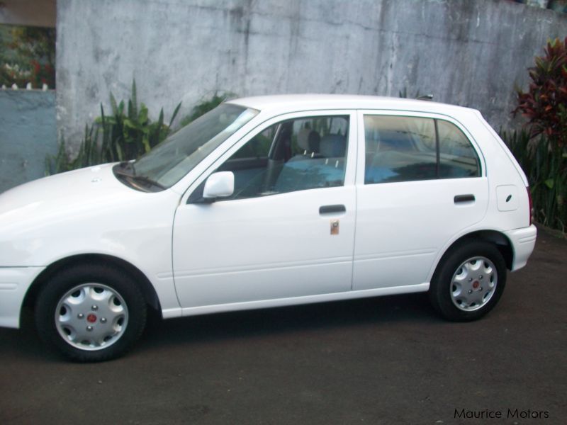 Used Toyota starlet  1998 starlet for sale  Saint Pierre 