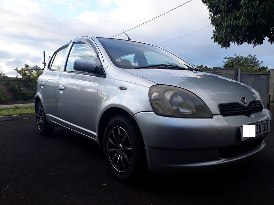 Toyota vitz 2000 года