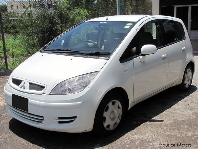 Mitsubishi colt 2003 года