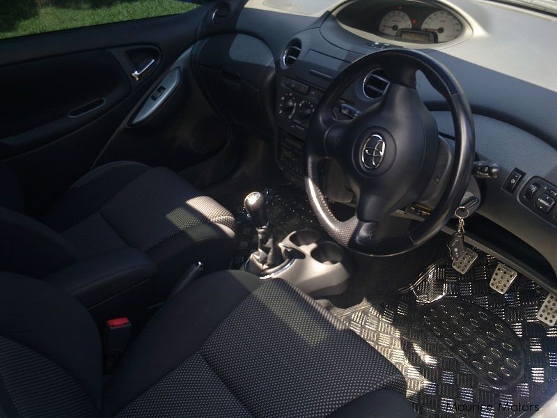 Toyota Vitz 2000 салон