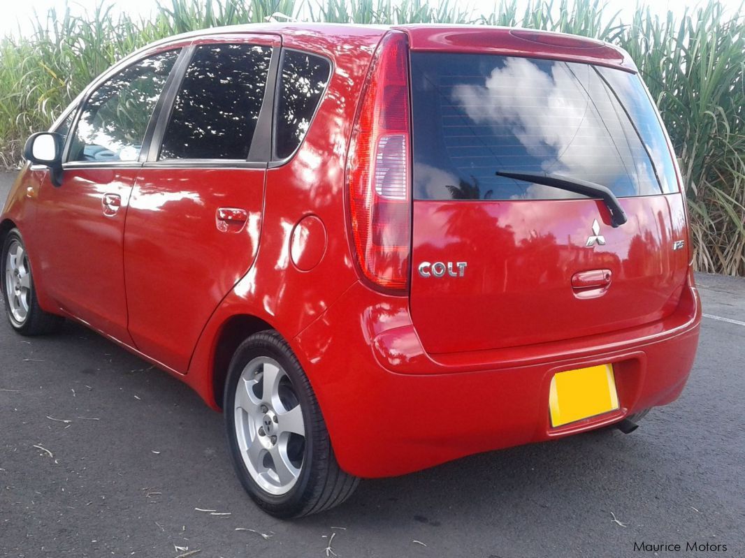 Mitsubishi colt лобовое стекло