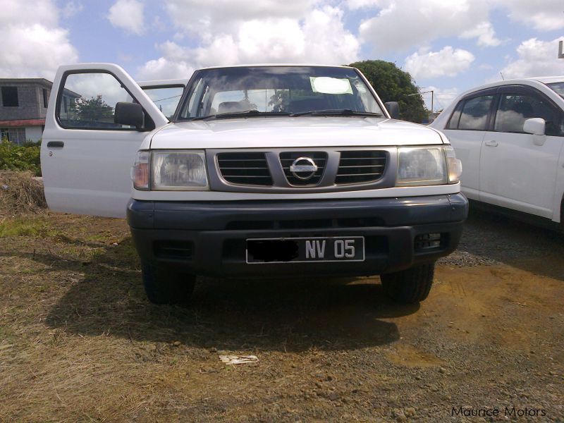 nissan hardbody 2x4