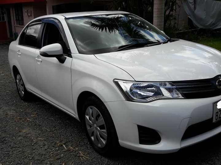 Toyota corolla axio 2012