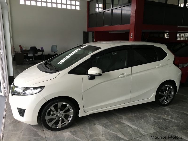 Used Honda fit MANUAL TRANSMISSION NEW SHAPE ONLY 4300KM 2013 fit