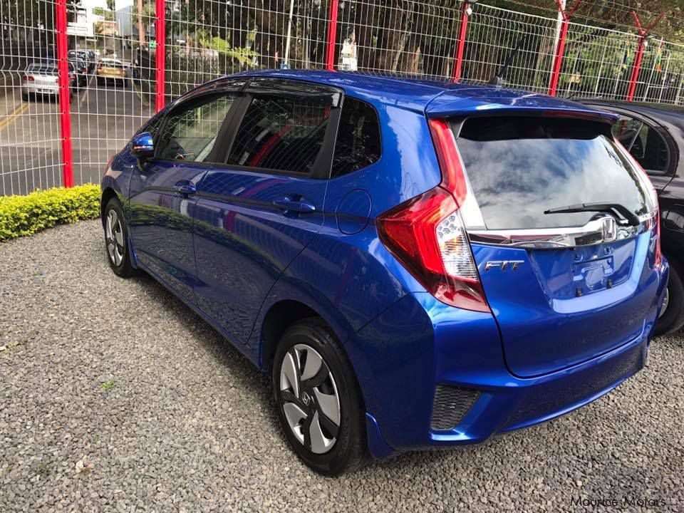 Хонда фит гибрид. Honda Fit 2014 гибрид. Honda Fit Hybrid. Хонда фит 2015 гибрид синий. Honda Fit 2014 Rear.