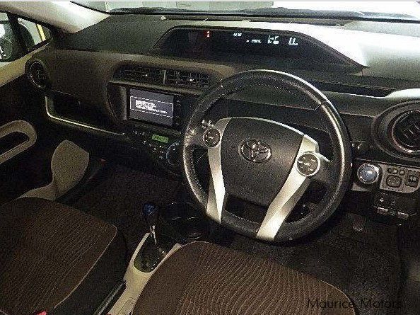 Toyota aqua салон