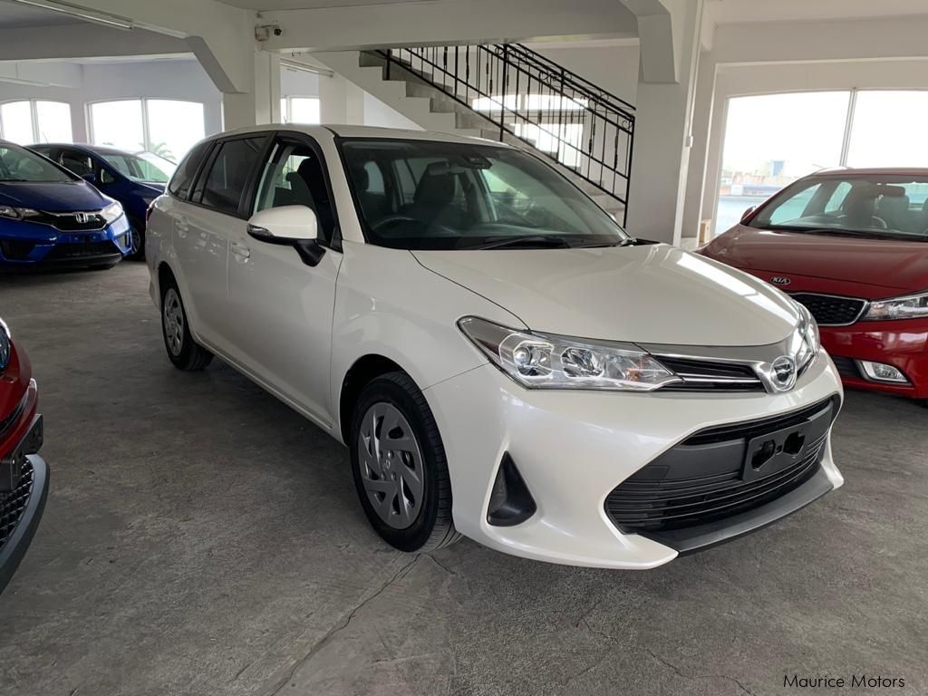 Toyota corolla fielder 2018