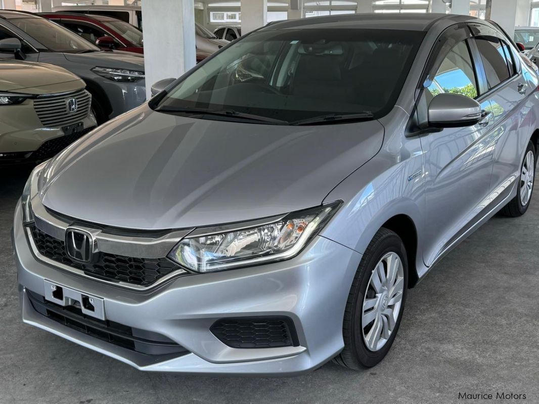 Honda Grace DX Hybrid in Mauritius