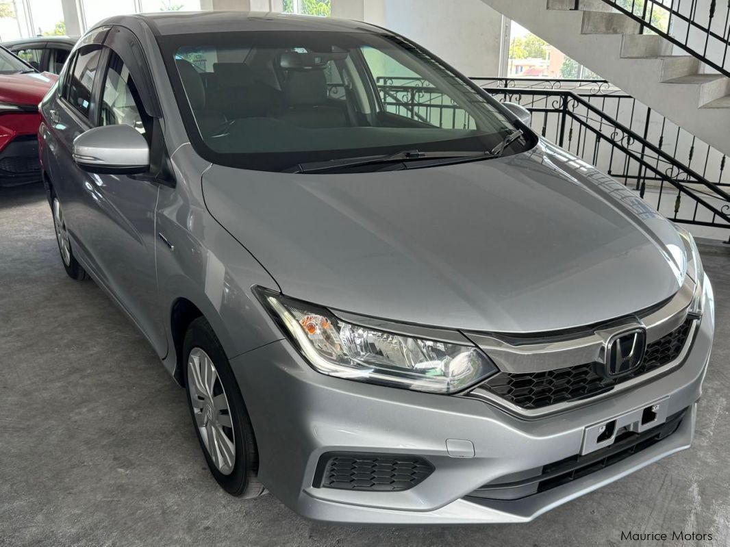 Honda Grace DX Hybrid in Mauritius