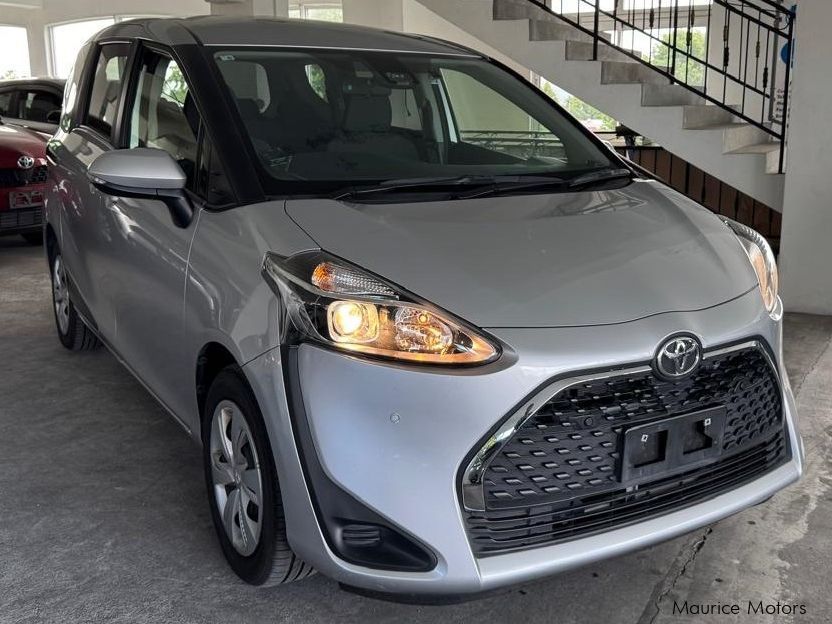 Toyota Sienta X in Mauritius