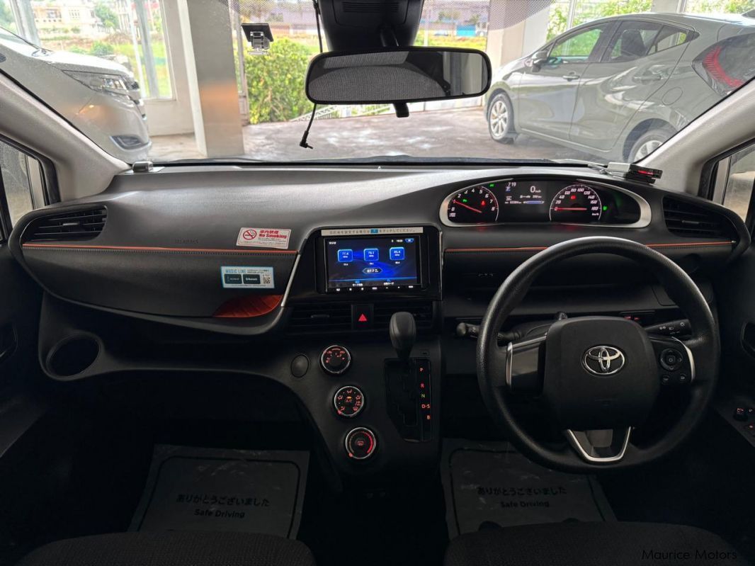 Toyota Sienta X in Mauritius