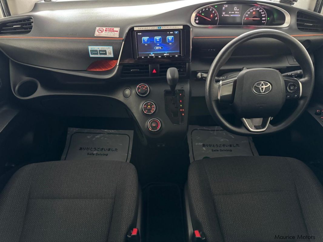 Toyota Sienta X in Mauritius