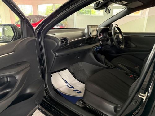 Toyota Yaris X 990cc in Mauritius