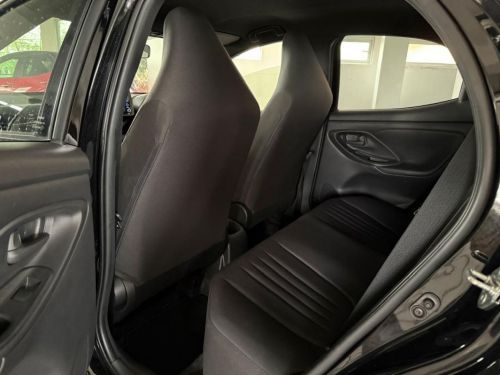 Toyota Yaris X 990cc in Mauritius