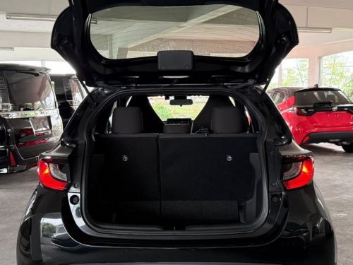 Toyota Yaris X 990cc in Mauritius