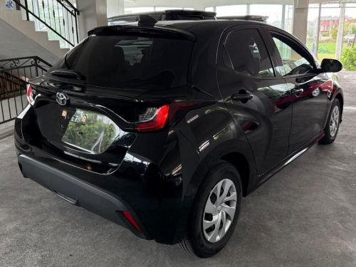 Toyota Yaris X 990cc in Mauritius