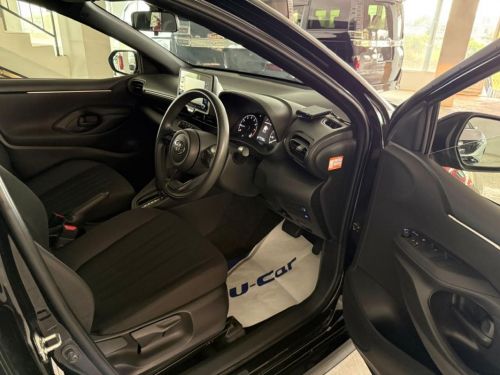Toyota Yaris X 990cc in Mauritius