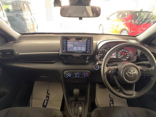Toyota Yaris X 990cc in Mauritius