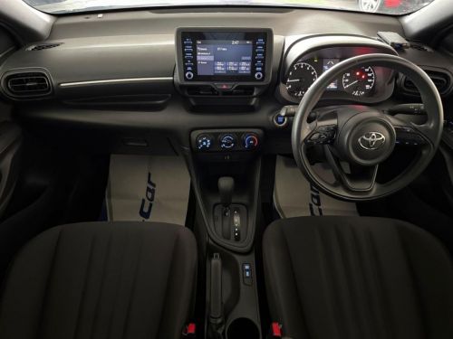 Toyota Yaris X 990cc in Mauritius