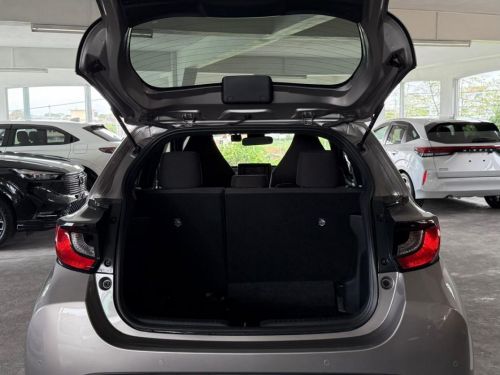 Toyota Yaris X 990cc in Mauritius