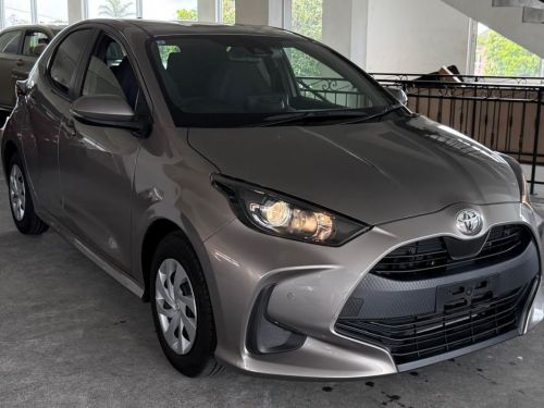 Toyota Yaris X 990cc in Mauritius