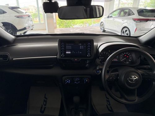 Toyota Yaris X 990cc in Mauritius