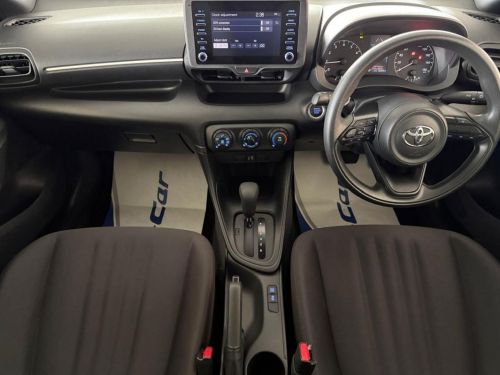 Toyota Yaris X 990cc in Mauritius