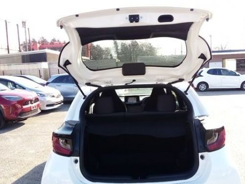 Toyota Yaris HYBRID X in Mauritius