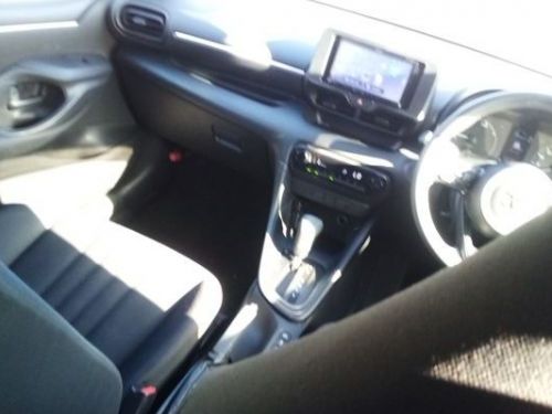 Toyota Yaris HYBRID X in Mauritius