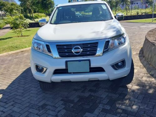 Nissan Navara 4X2 Double cab in Mauritius