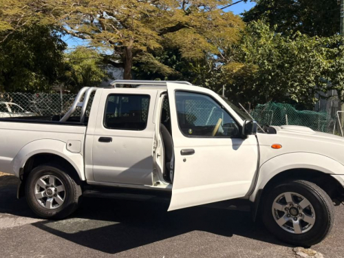 Nissan np300 in Mauritius