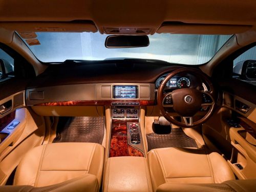 Jaguar XF Premium 2.0T in Mauritius
