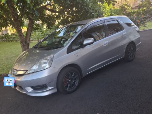 Honda Fit Shuttle 1.3 Hybrid in Mauritius